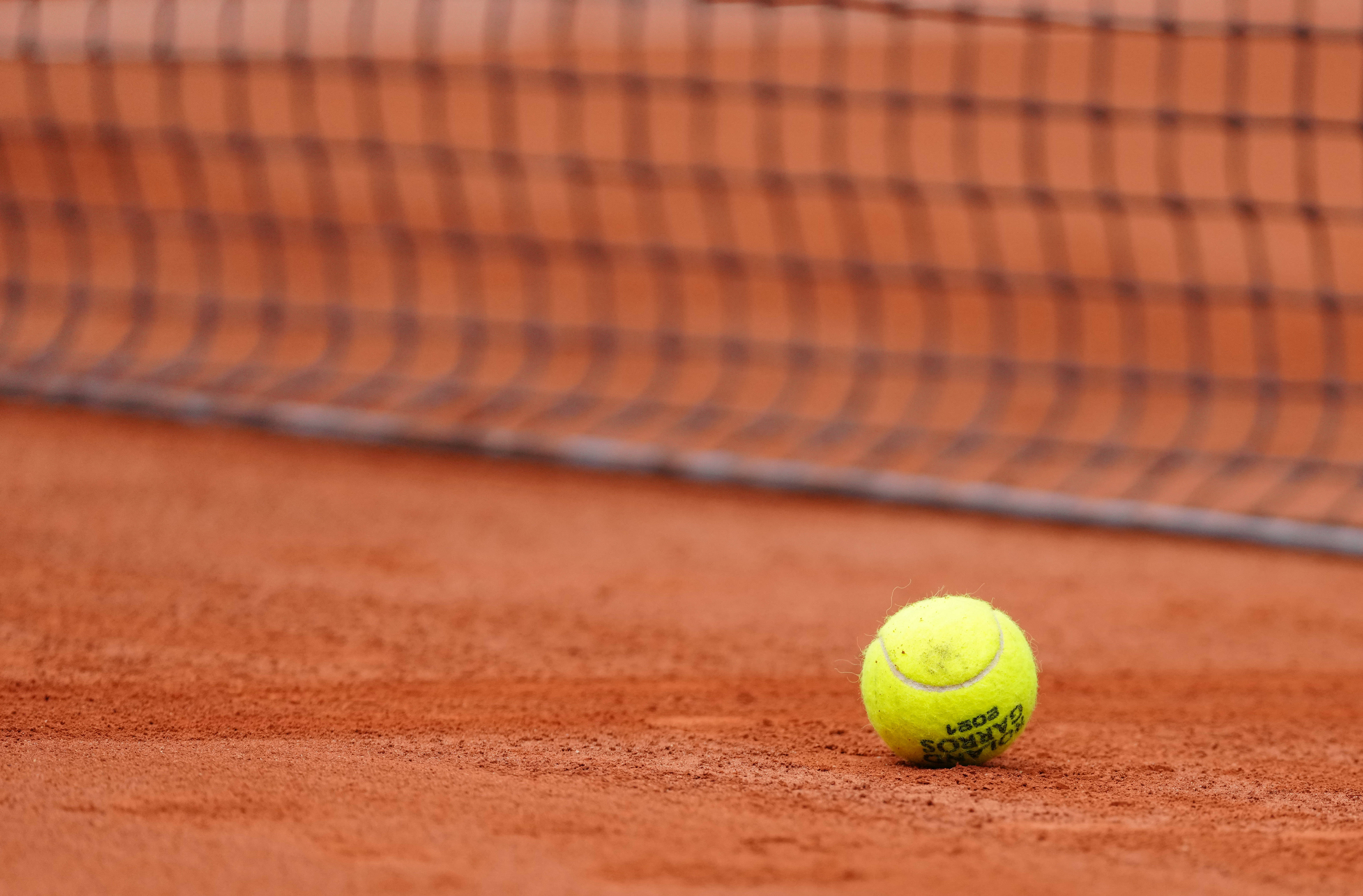 并找到与他 并找到与他